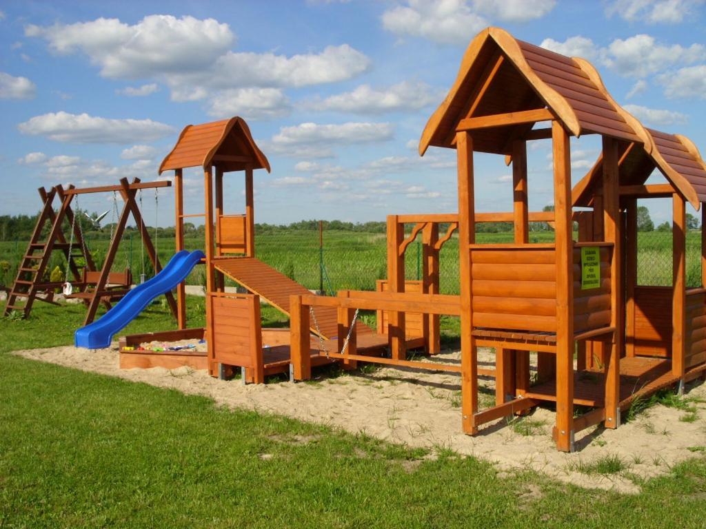 Pole Namiotowe Nad Rzeka Biebrza W Goniadzu Luxuszelt